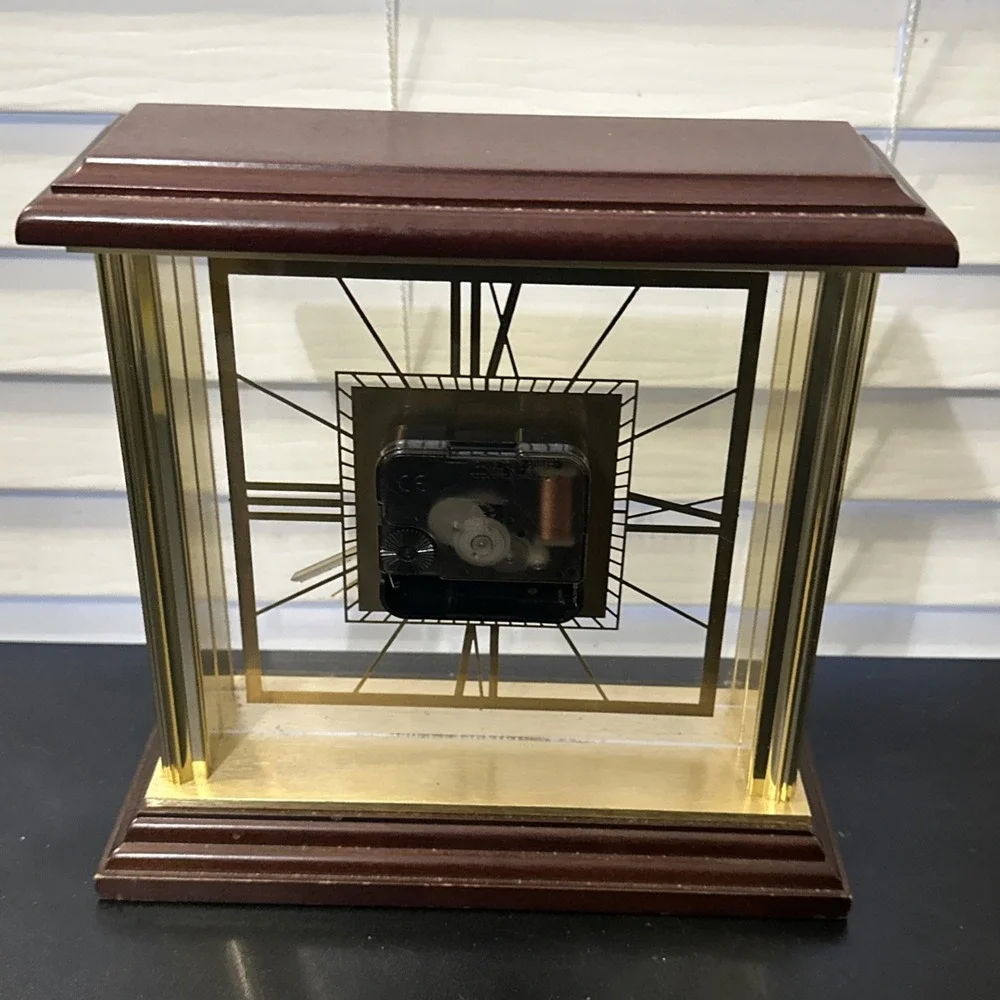 Bulova Vintage Quartz Desk Mantle Clock ‎ 8x8 Gold And Cherry